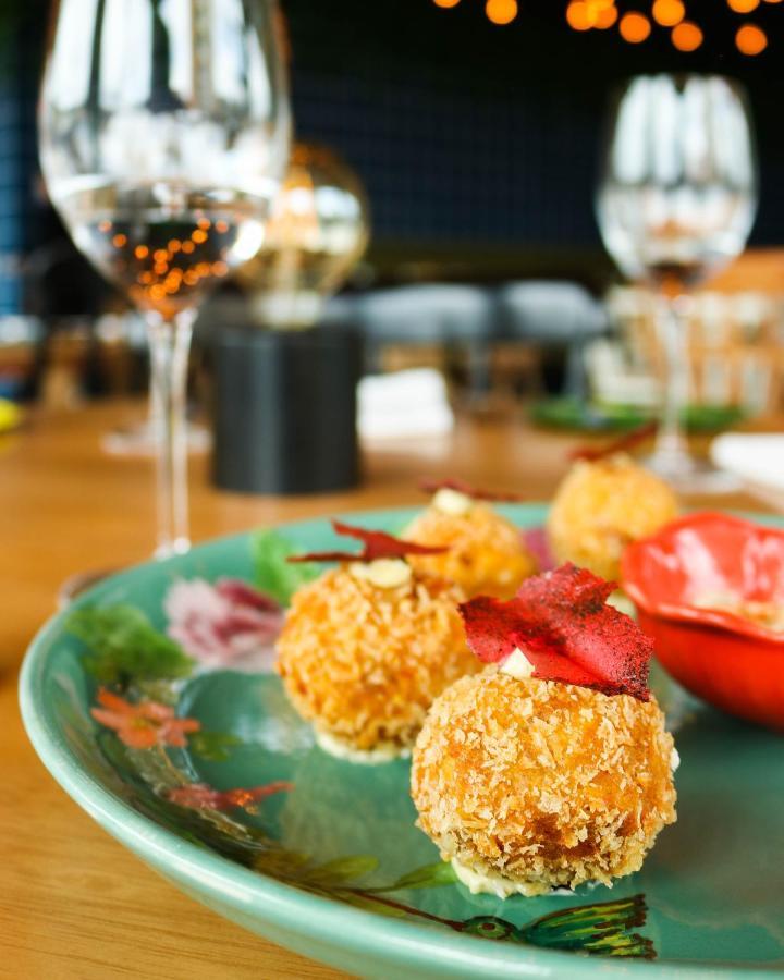 Hotel V1501 Pasto Exteriör bild A plate of canapés